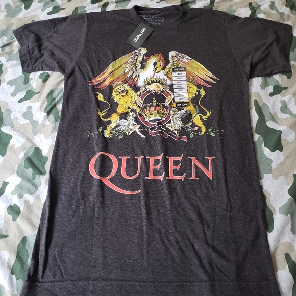 Hot Topic Other - Queen T-Shirt